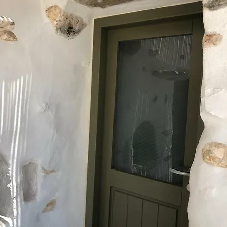 Eleonas Villas, Near Lolantonis * Parikia (Paros)